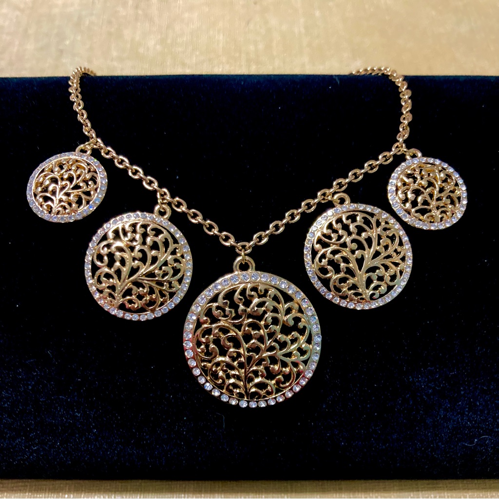 5 Graduated Medallion Foliate Swirl Gold Rhinestone Outline Necklace New! 18